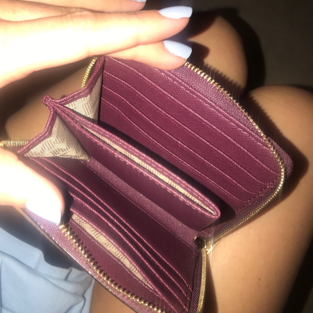 Michael Kors small wallet! - Picture 4 of 4